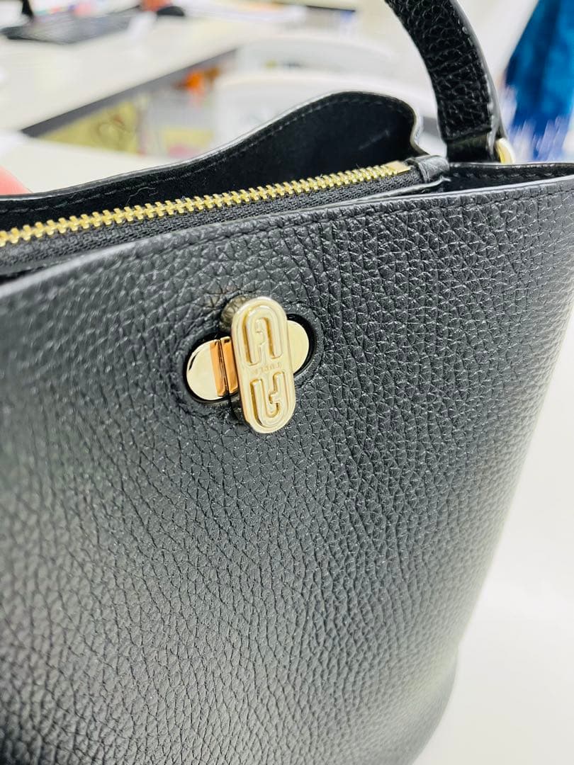 FURLA ブラック レザーバケットバッグ