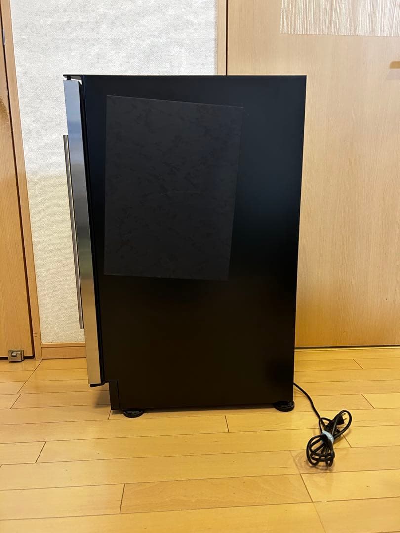 Dometic スリムタワーワインセラー（右開き） ST7