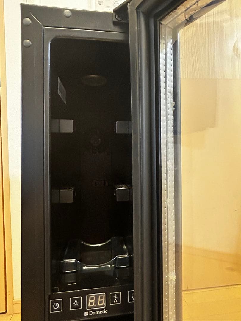 Dometic スリムタワーワインセラー（右開き） ST7