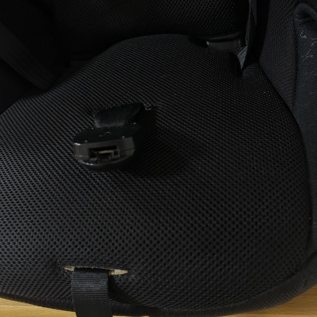 アップリカ エアグルーヴ プラス ストリングブラック ジュニアシート