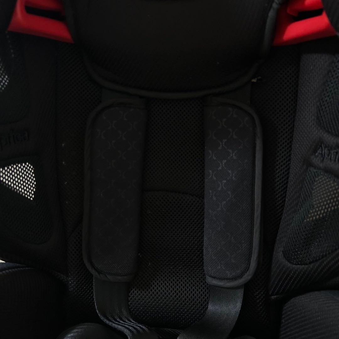 アップリカ エアグルーヴ プラス ストリングブラック ジュニアシート