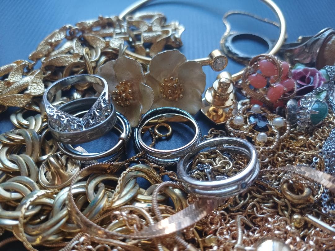 J*3様 遺品整理品 ジュエリーまとめ売り ゴールド・ シルバーカラー 計331