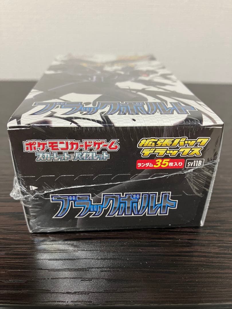 m*！様 デラックス ホワイトフレア ブラックボルト 各1BOX シュリンク付