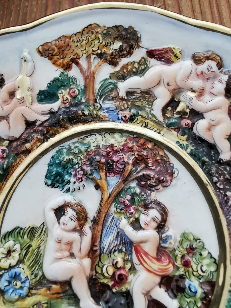 アンティーク イタリア カポデモンテ ハンドペイント エンボス装飾絵皿 天使子供