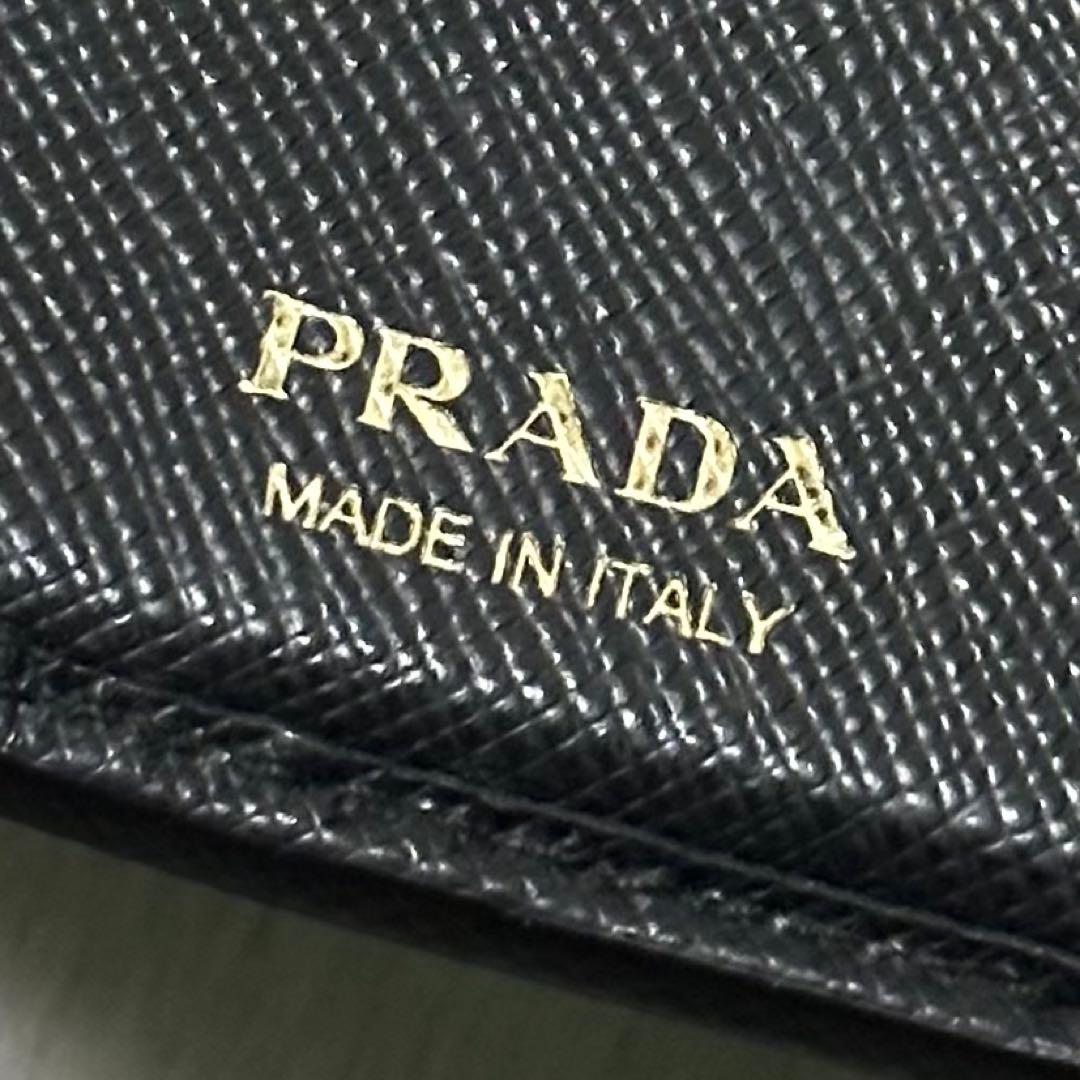 PRADA プラダ　折り財布　ラウンドファスナー　ロゴ金具　サフィアーノレザー