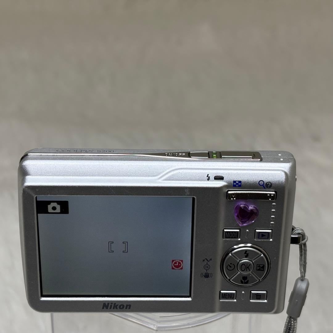 美品　Nikon カメラ　COOLPIX S200 シルバー　コンデジ　動作品