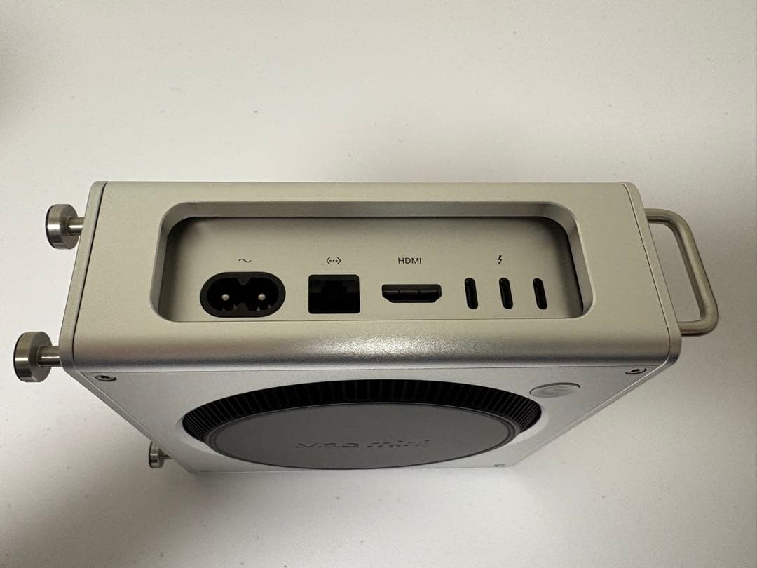 M4 mac mini ケース付き