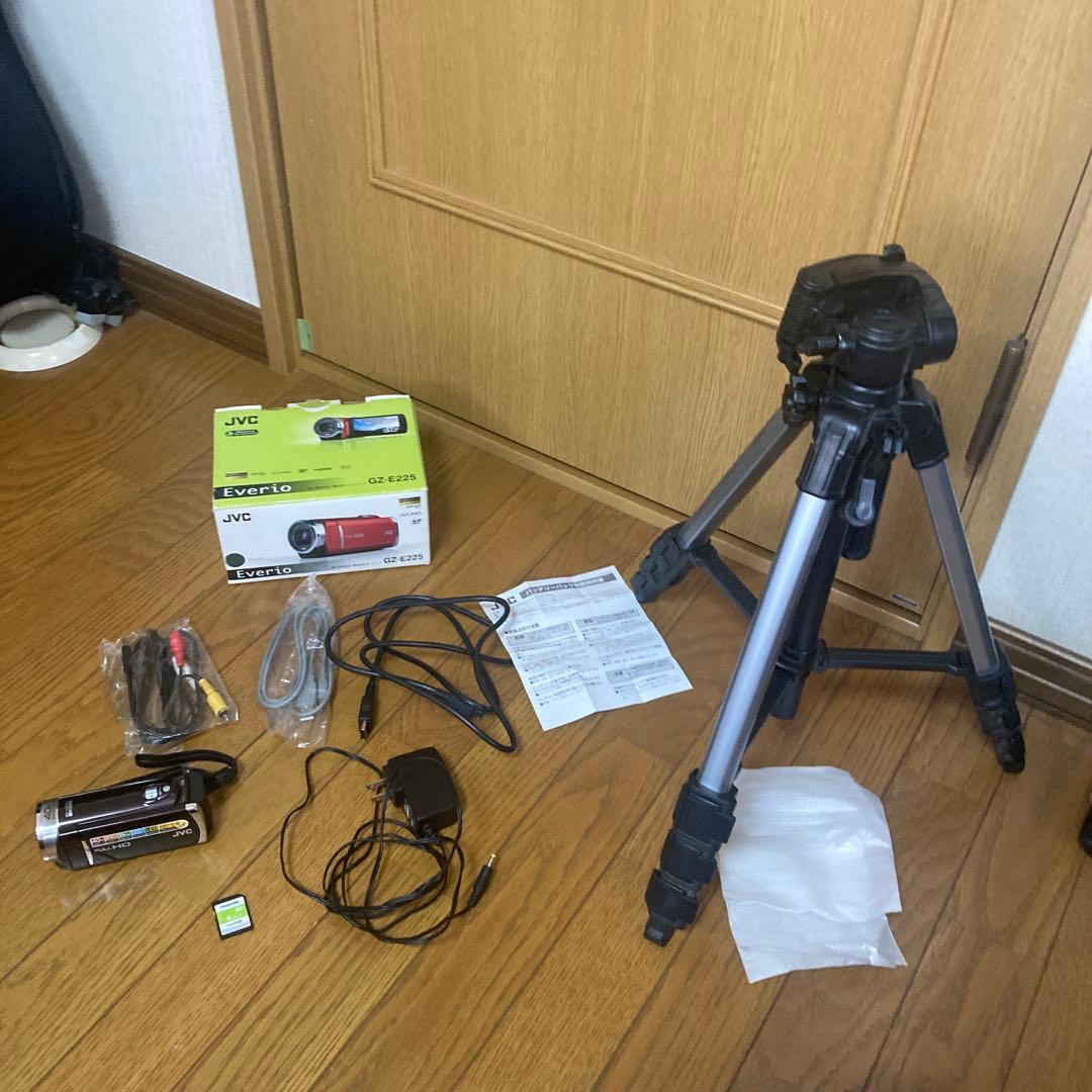 JVC GZ-E225 ビデオカメラ 本体 三脚付き