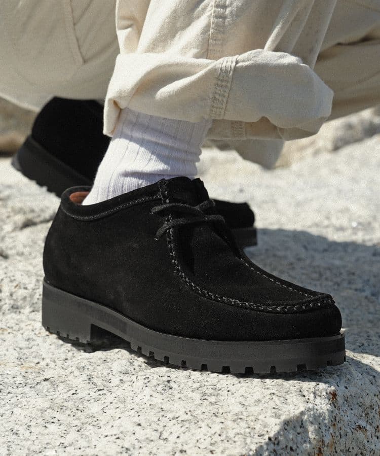 靴 shiun BLACK SUEDE MOCCASIN S