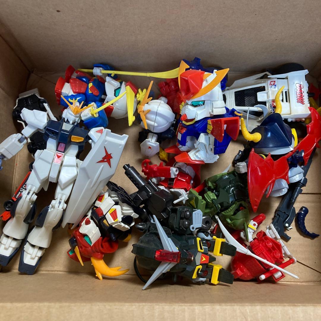 特撮フィギュアとレトロカーセット