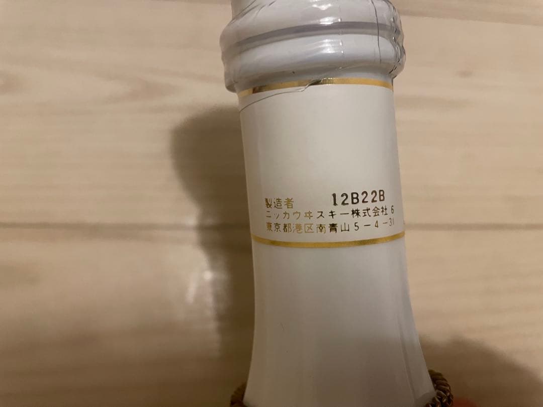 と*中様 ウイスキー ニッカ 鶴 白 陶器ボトル 750ml 43%