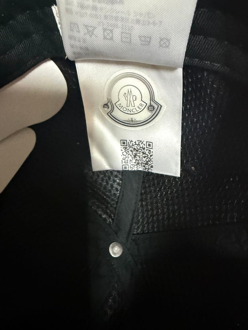 MONCLER ブラック ベースボールキャップ