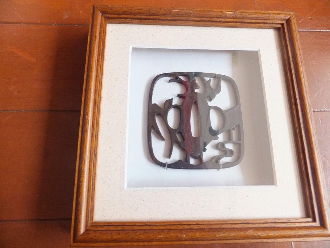 鉄透かし鍔　撫で四角　燕の図　額入り！　桟橋に燕