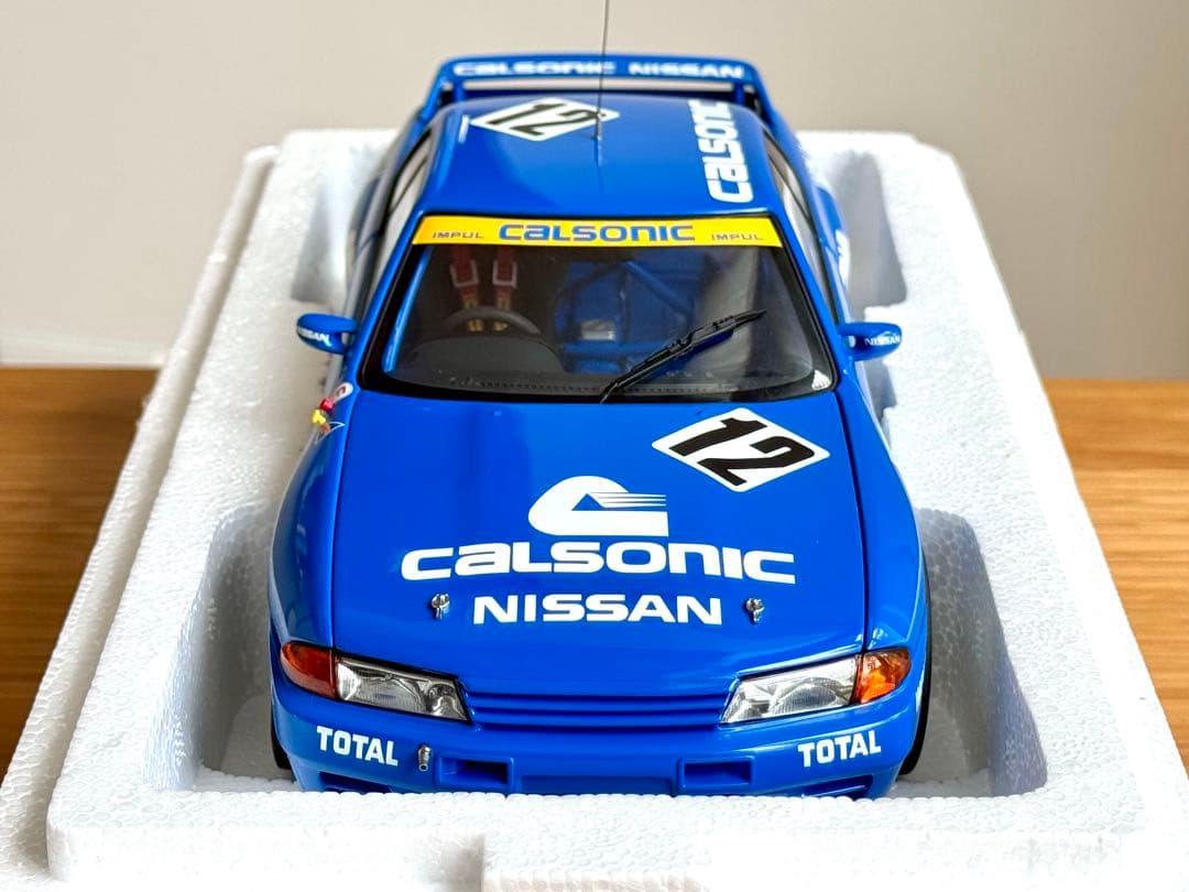 ミニカー AUTOart SKYLINE GT-R (R32) CALSONIC #12