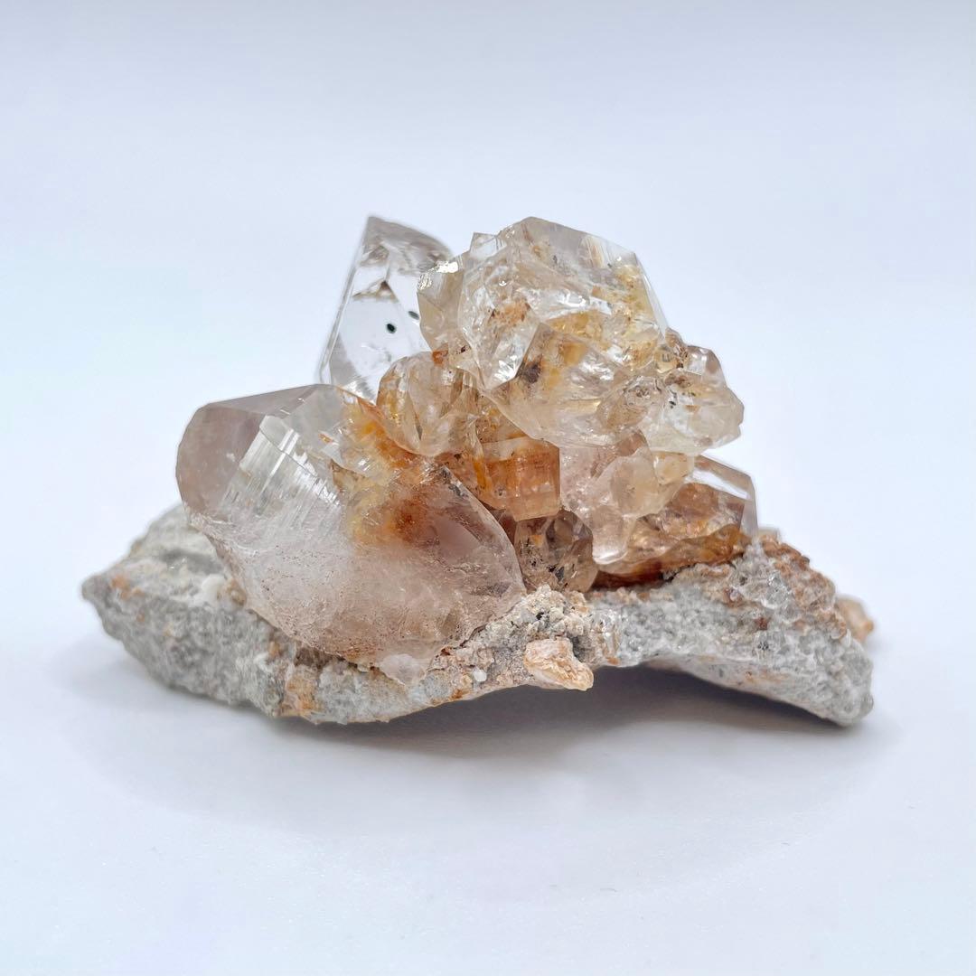 パキスタン産 クォーツ(水晶) 母岩付きクラスター 鉱物標本