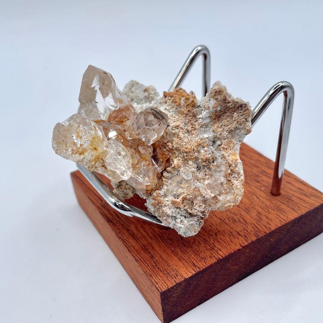 パキスタン産 クォーツ(水晶) 母岩付きクラスター 鉱物標本