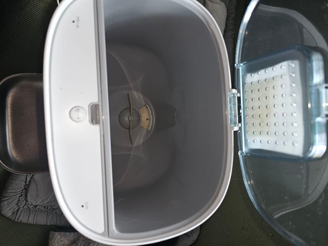 うちのこエレクトリック カリカリマシーンV2C スマホ連動自動給餌器カメラ付