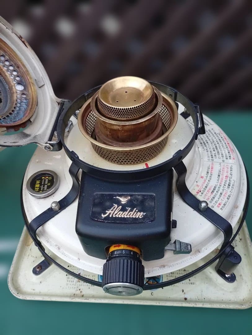 アラジンストーブ。メンテナンス済。純正品芯交換済。取説付。オリジナルペイント。