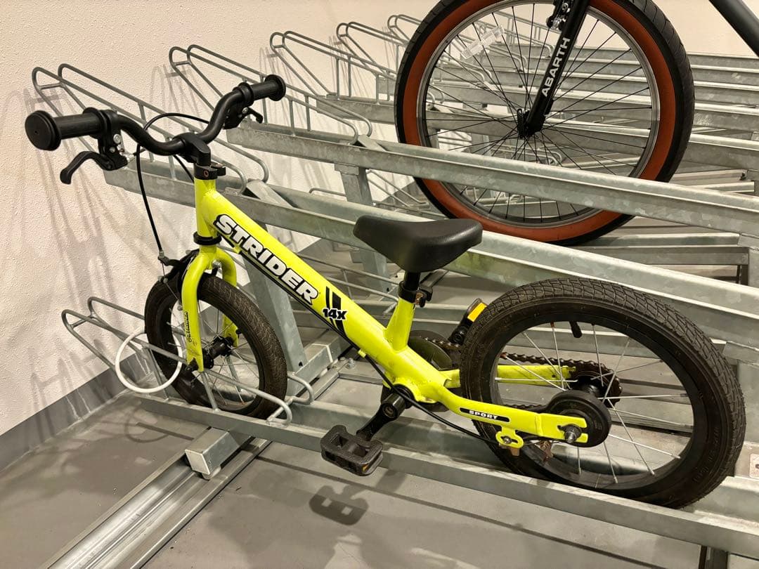 大人気廃盤カラー　ライムイエロー　ストライダー　STRIDER　14X