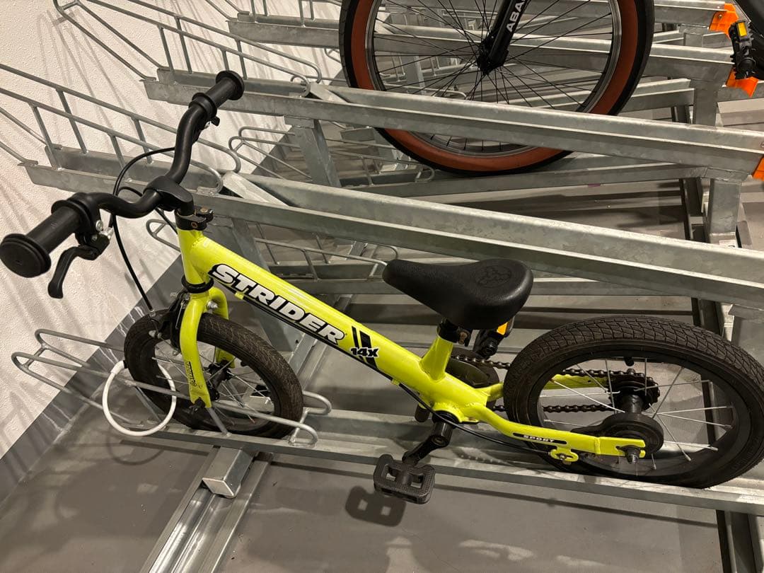 大人気廃盤カラー　ライムイエロー　ストライダー　STRIDER　14X