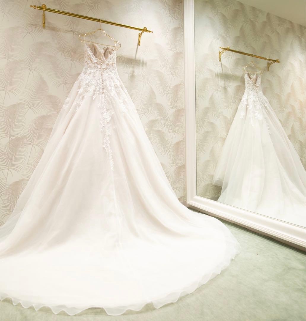 7号　プロノビアス ウェディングドレス