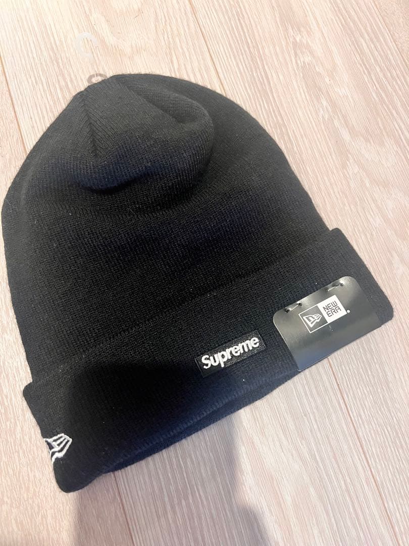 新品　レアSupreme クリスタル刺繍付きロゴ ビーニー 黒　お値下げ不可