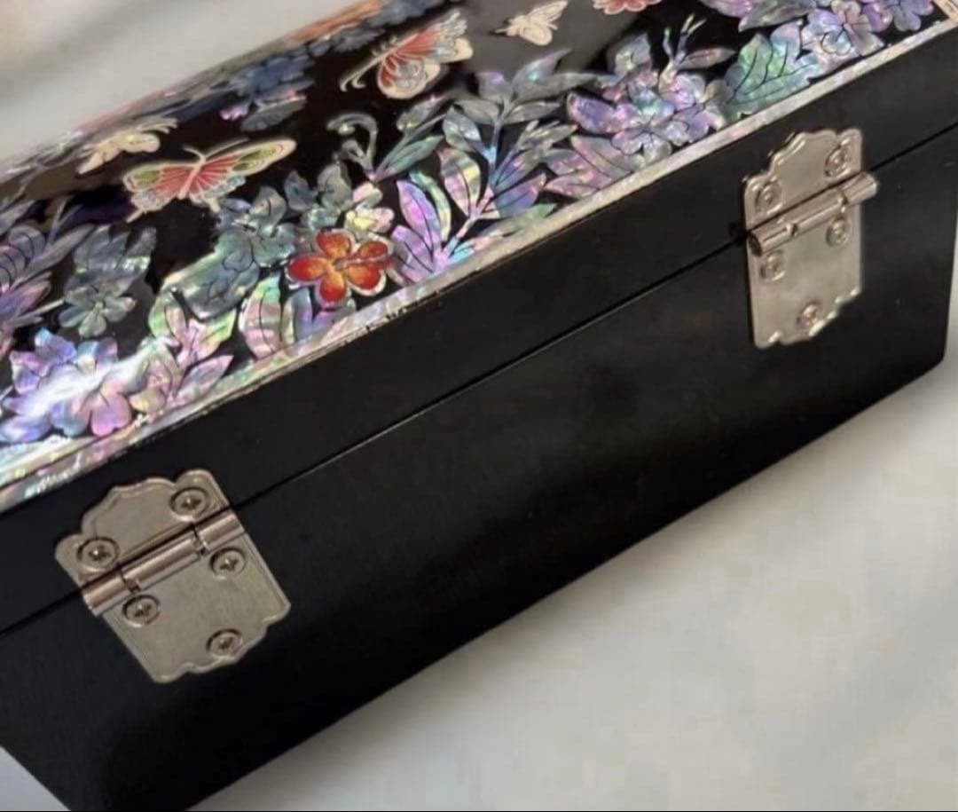 韓国伝統工芸 螺鈿細工 高級宝石箱｜蝶と花文様 一点物