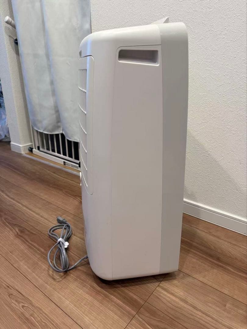 1ヶ月程度使用　SHARP 除湿機 CV-H120-W 2018年製　説明書付き