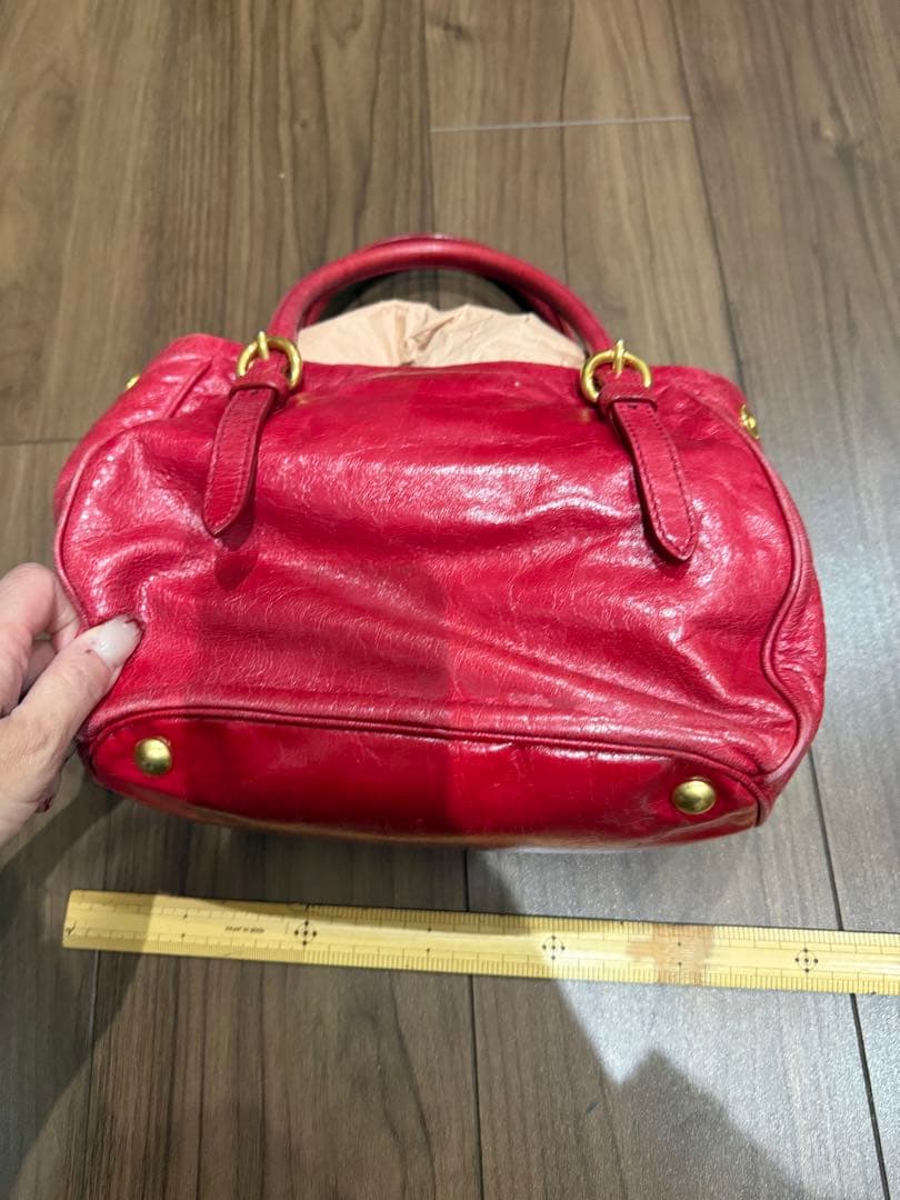Miu Miu 赤 レザー ショルダーバッグ