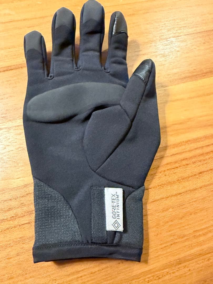 Arcteryx アークテリクス ベンタ グローブ M ロゴ 刺繍 黒　手袋