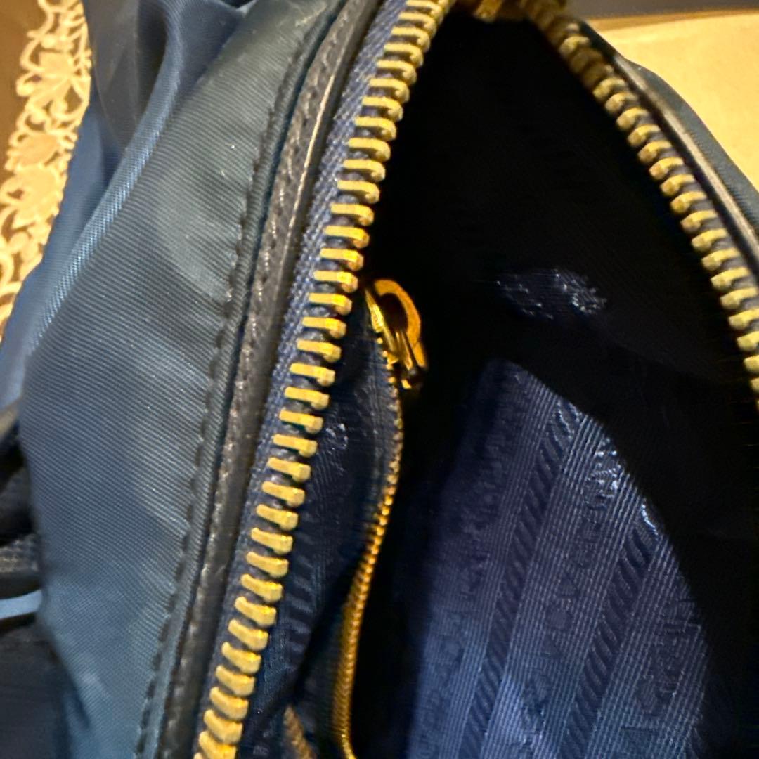 PRADA ブルーハンドバッグ