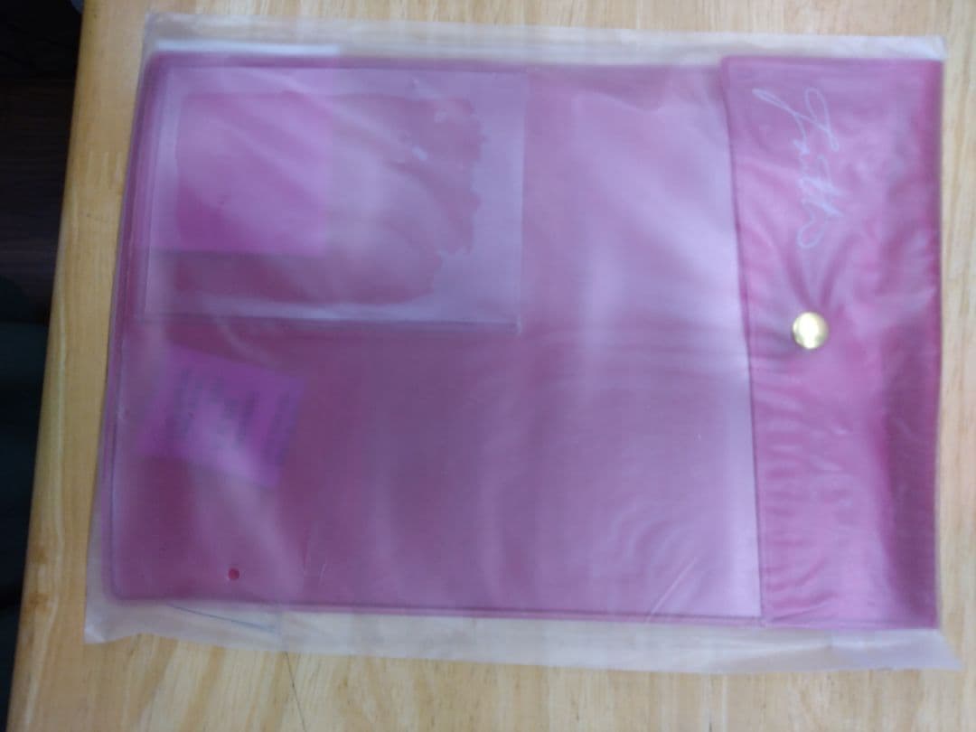 ピンク A4 クリアホルダー ボタン付き