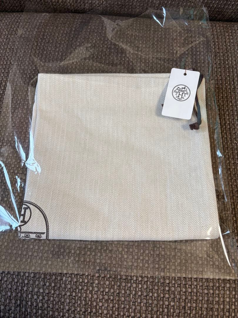 正規品　極美品HERMES バック保存袋 巾着 （45.5x44cm)タグ付