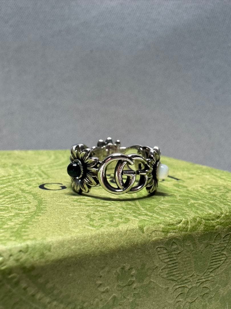 GUCCI シルバーリング フラワーデザイン