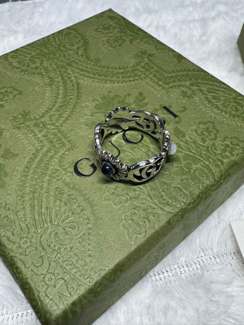GUCCI シルバーリング フラワーデザイン