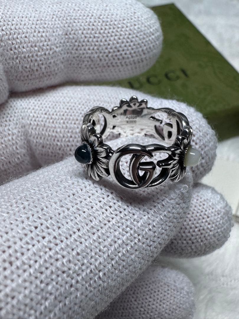 GUCCI シルバーリング フラワーデザイン