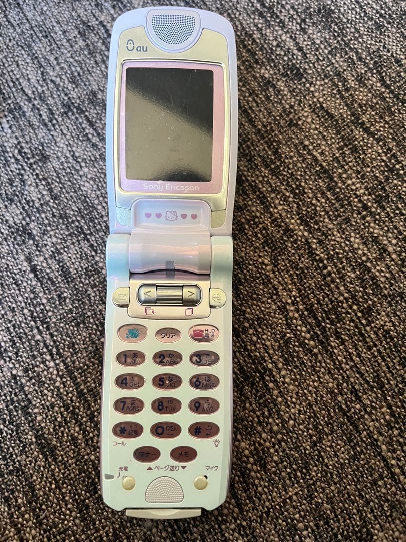 Hello Kitty 折りたたみ携帯電話　au