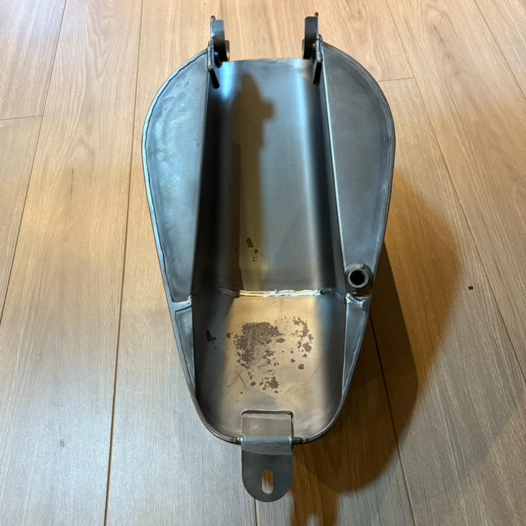 [傷凹みサビ少しあり] ビラーゴ XV250 スポーツスター ガソリンタンク