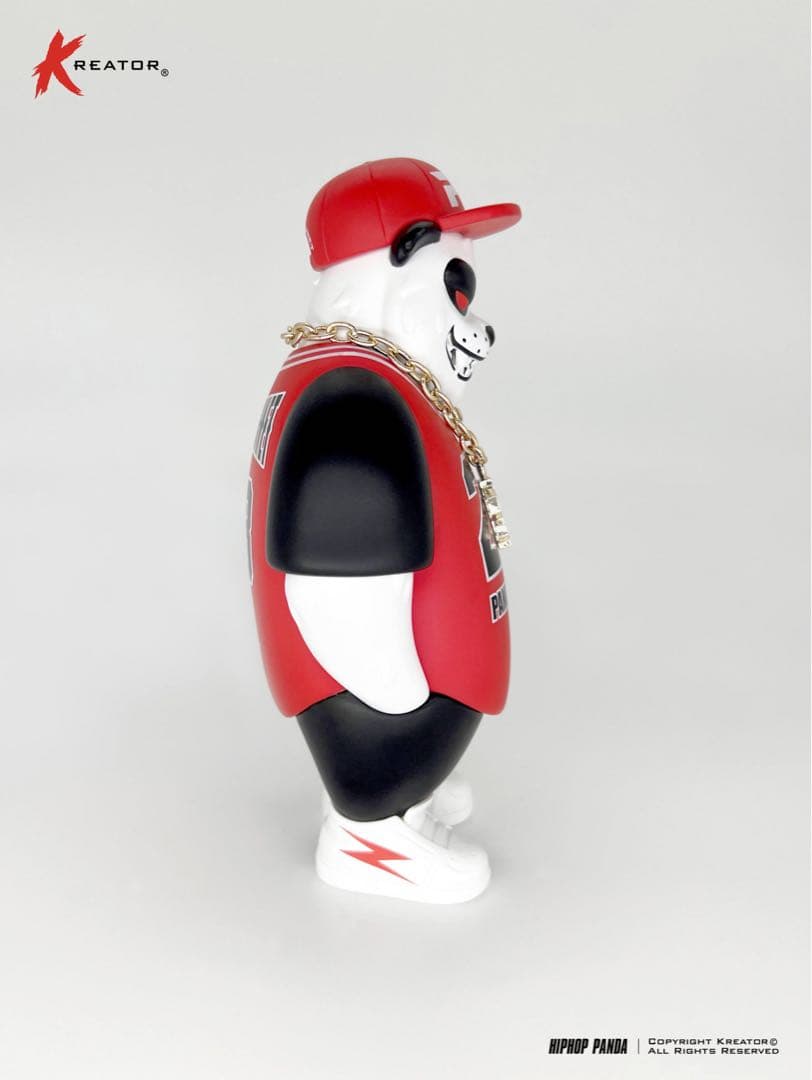 ヒップホップ・パンダ　赤　カッコいい　動物　アニマル　ポップカルチャー　おもちゃ