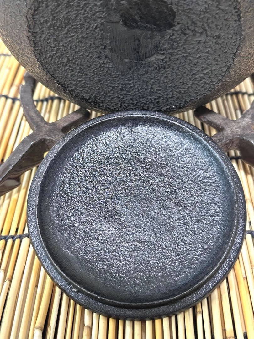 新品、未使用品　南部岩鋳造　１０型　姥口亀甲　南部鉄瓶　南部鉄器　鉄瓶