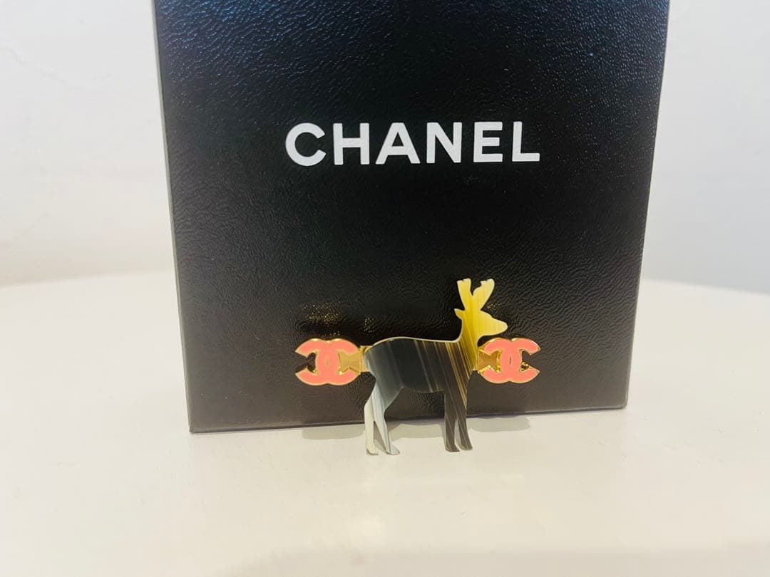 CHANEL 動物 モチーフ ブローチ 鹿 ピンク コサージュ 小物 春 夏
