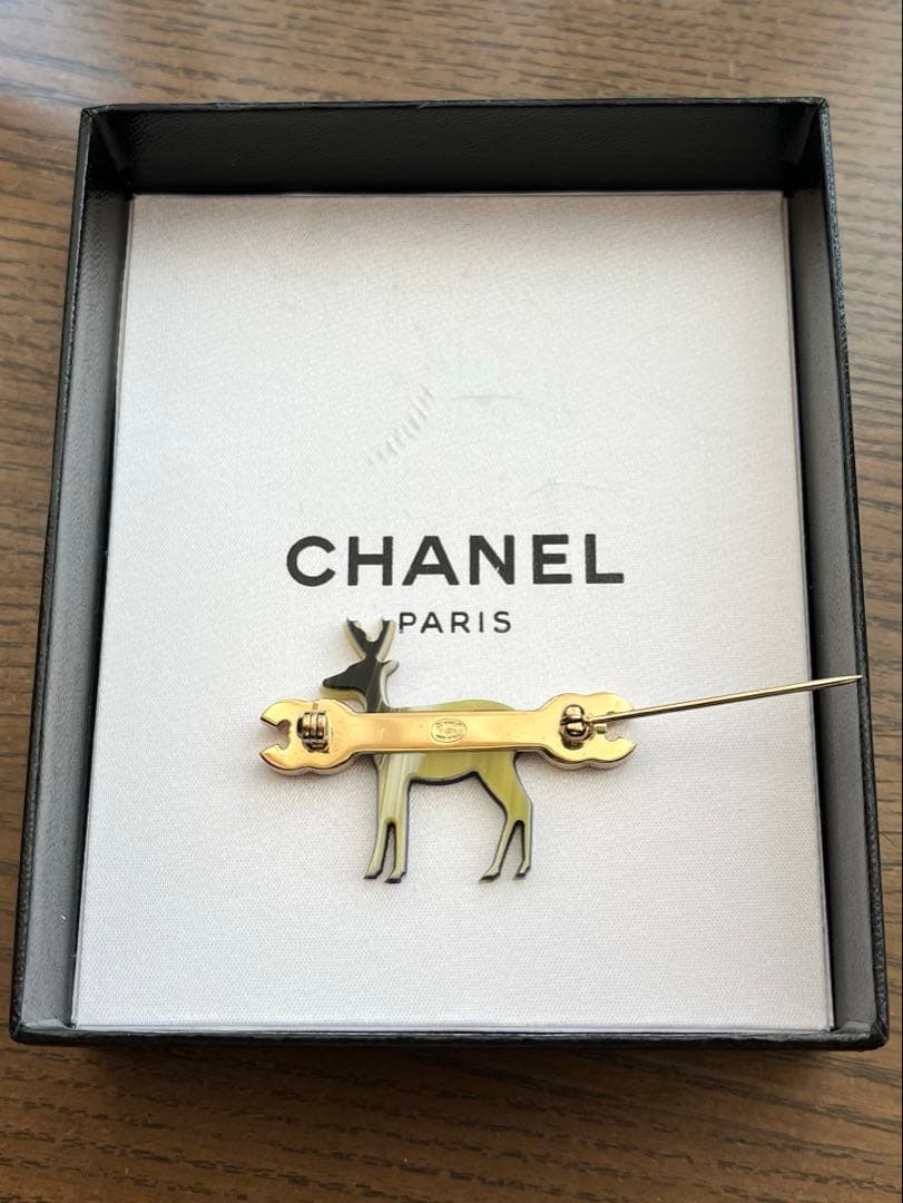 CHANEL 動物 モチーフ ブローチ 鹿 ピンク コサージュ 小物 春 夏