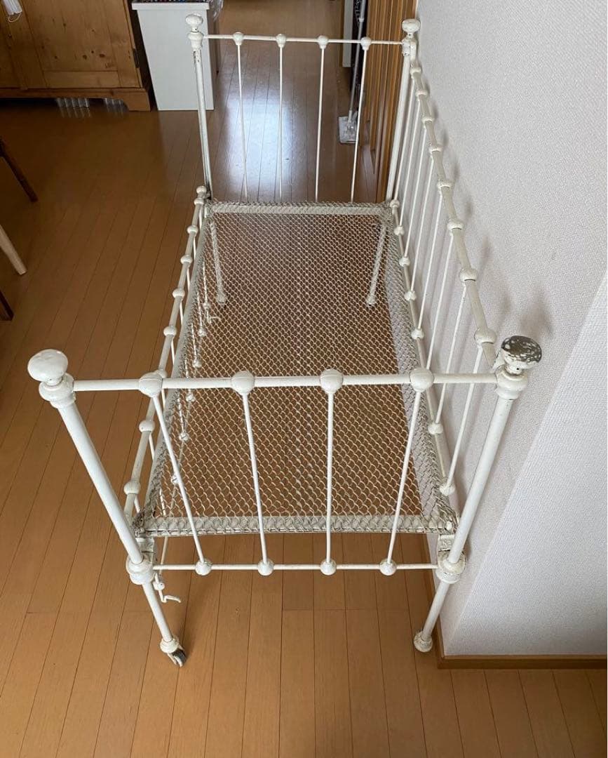 アンティーク　アイアン　ベビーベッド　ホワイト