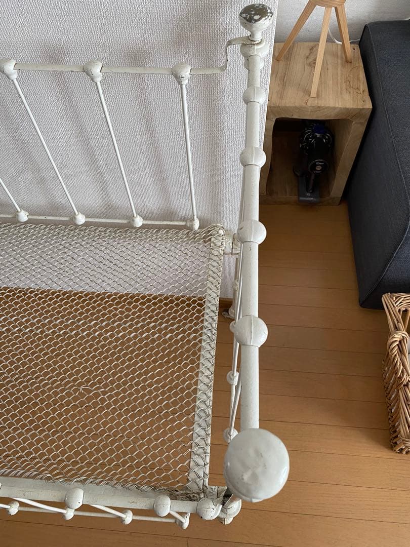 アンティーク　アイアン　ベビーベッド　ホワイト