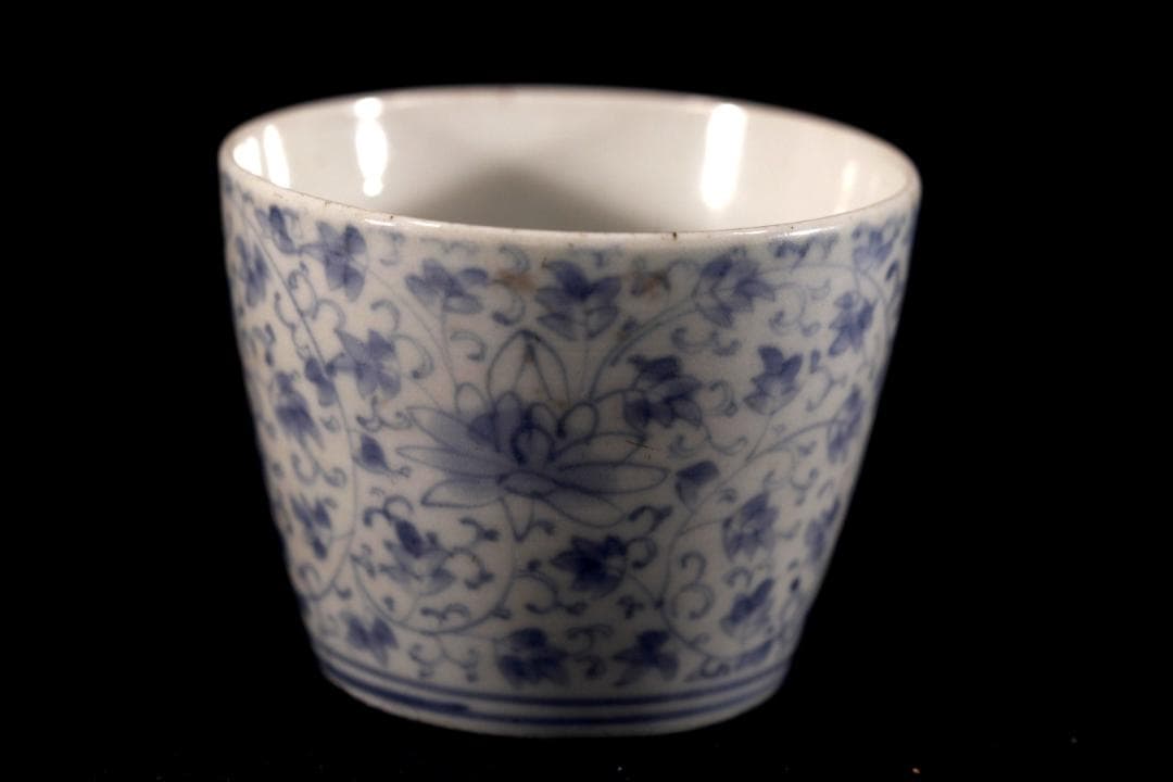 410 　古伊万里染付全面総花唐草蕎麦猪口　江戸中期