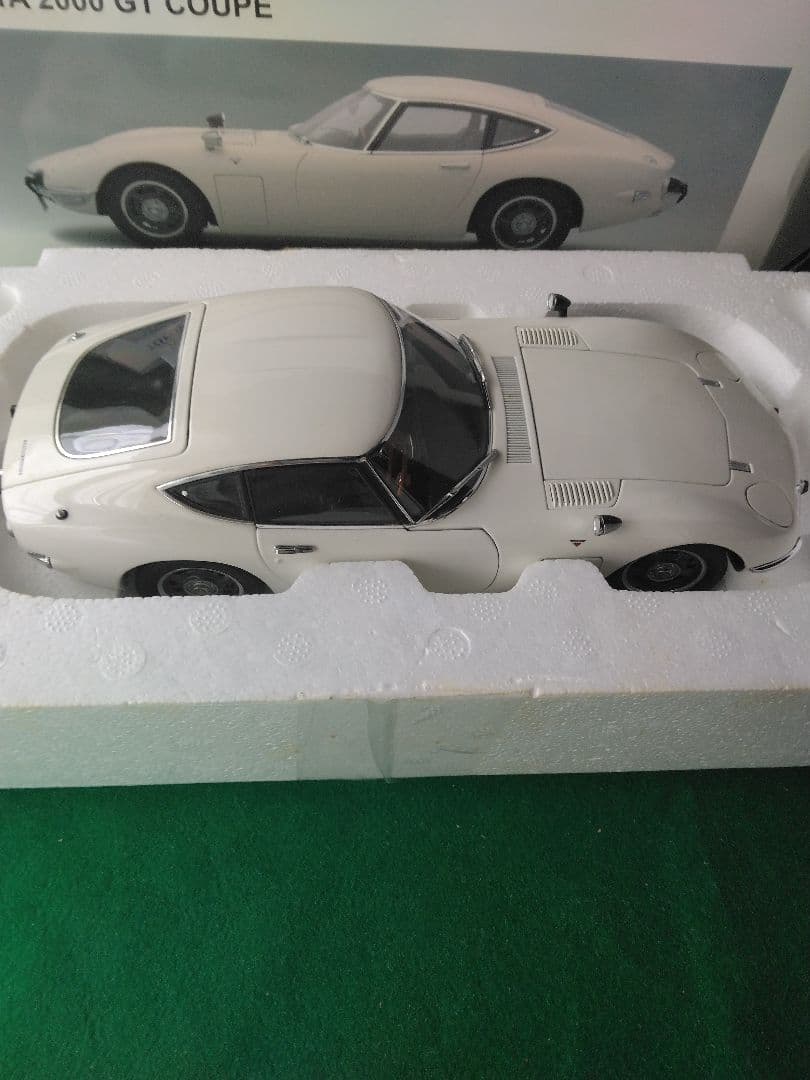 ミニカー TOYOTA 2000 GT COUPE 1/18 AUTOart