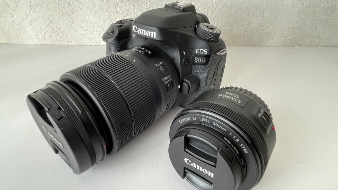 ⭐️美品⭐️ Canon EOS 80D本体＋Wレンズ　バッテリー2個付き