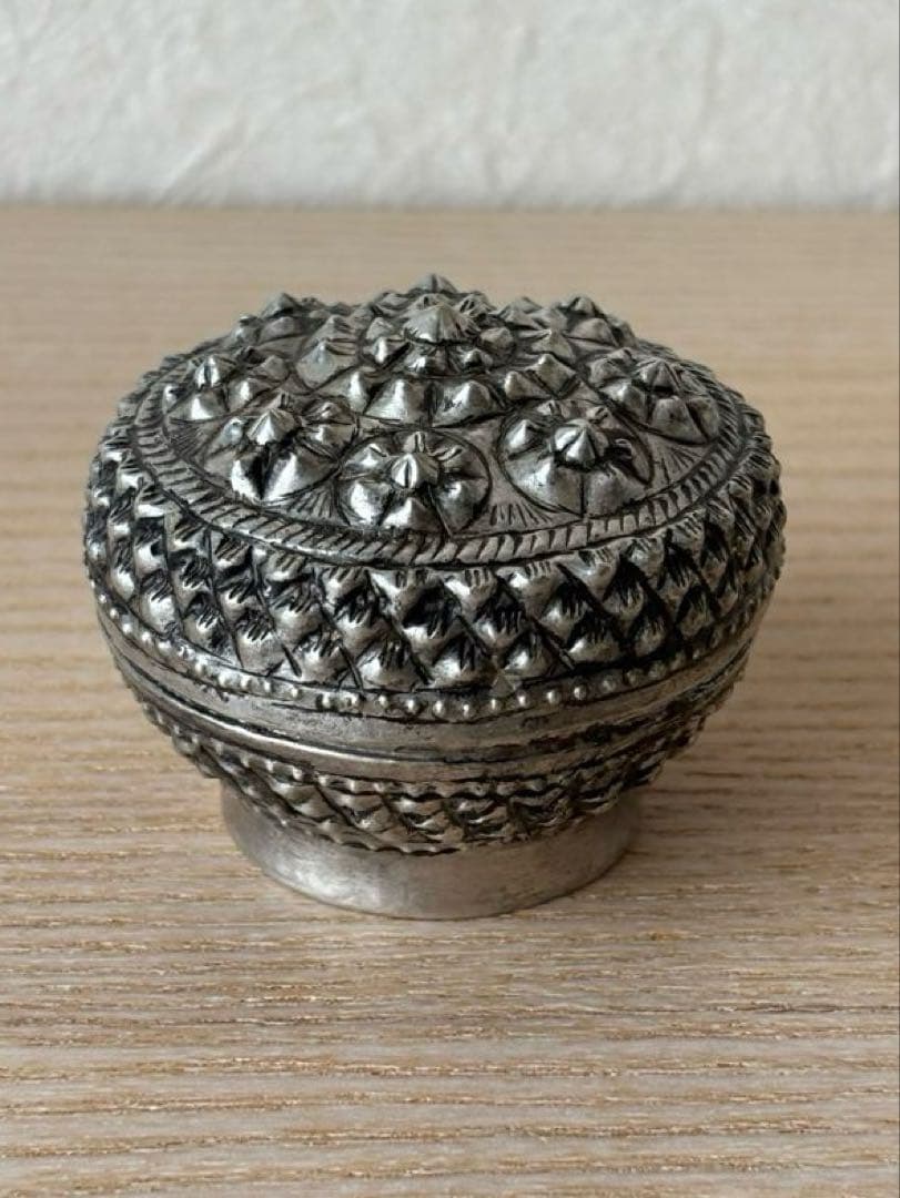 タイの骨董店で購入した銀製の蓋物