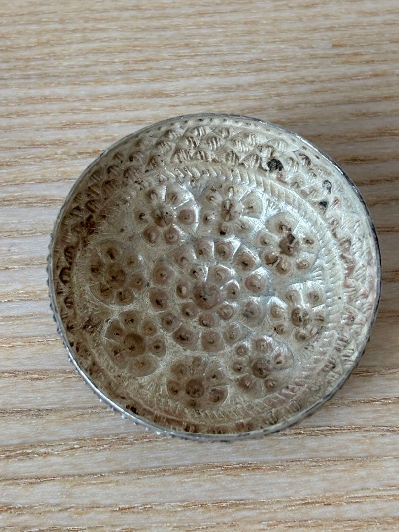 タイの骨董店で購入した銀製の蓋物