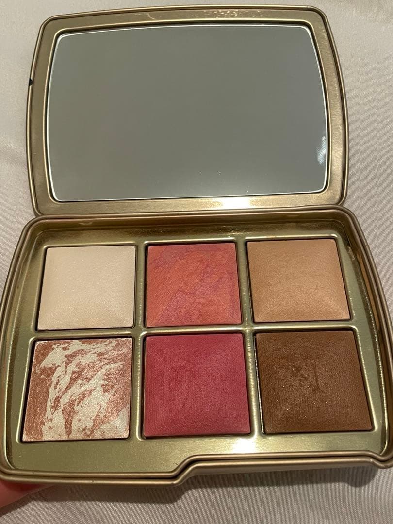 チーク Hourglass ambient lighting palette